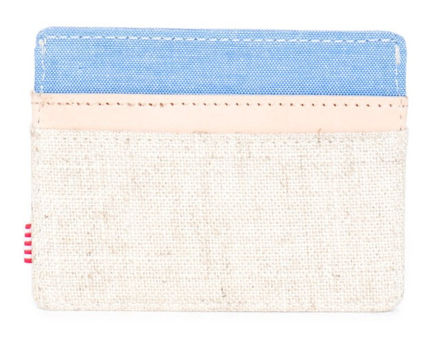 Herschel Supply slim wallet. De cremede hvide og lyseblå farver påberåbe sig en afslappet strand vibe. Denne pung har et par lommer til at holde kontanter og kort, og er kompakt.