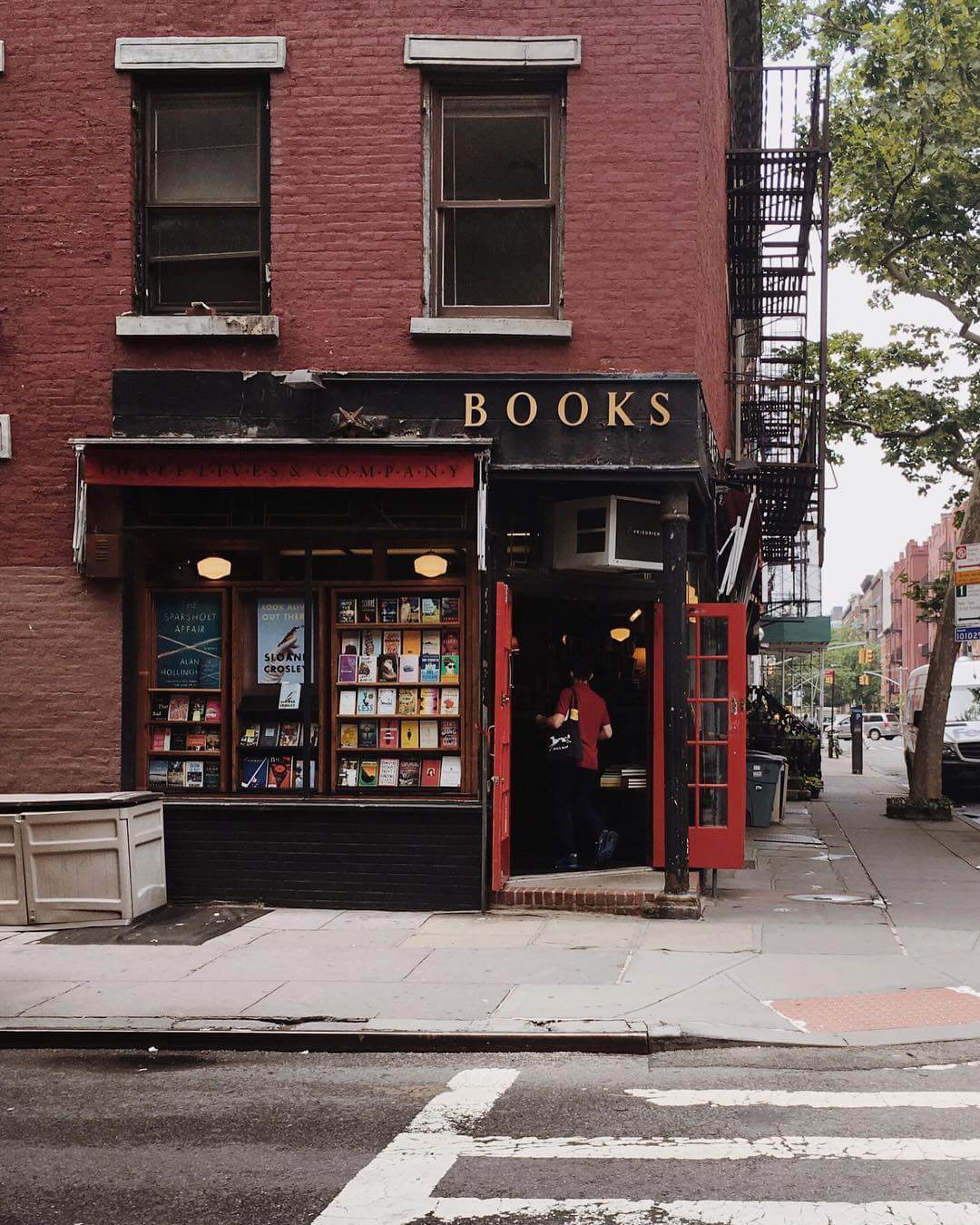 A Bibliophile’s Guide to the Best Bookstores in NYC - Thither